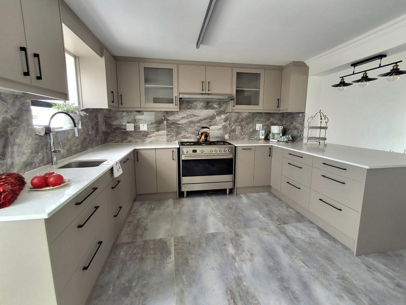 3 Bedroom Property for Sale in Britannia Bay Western Cape